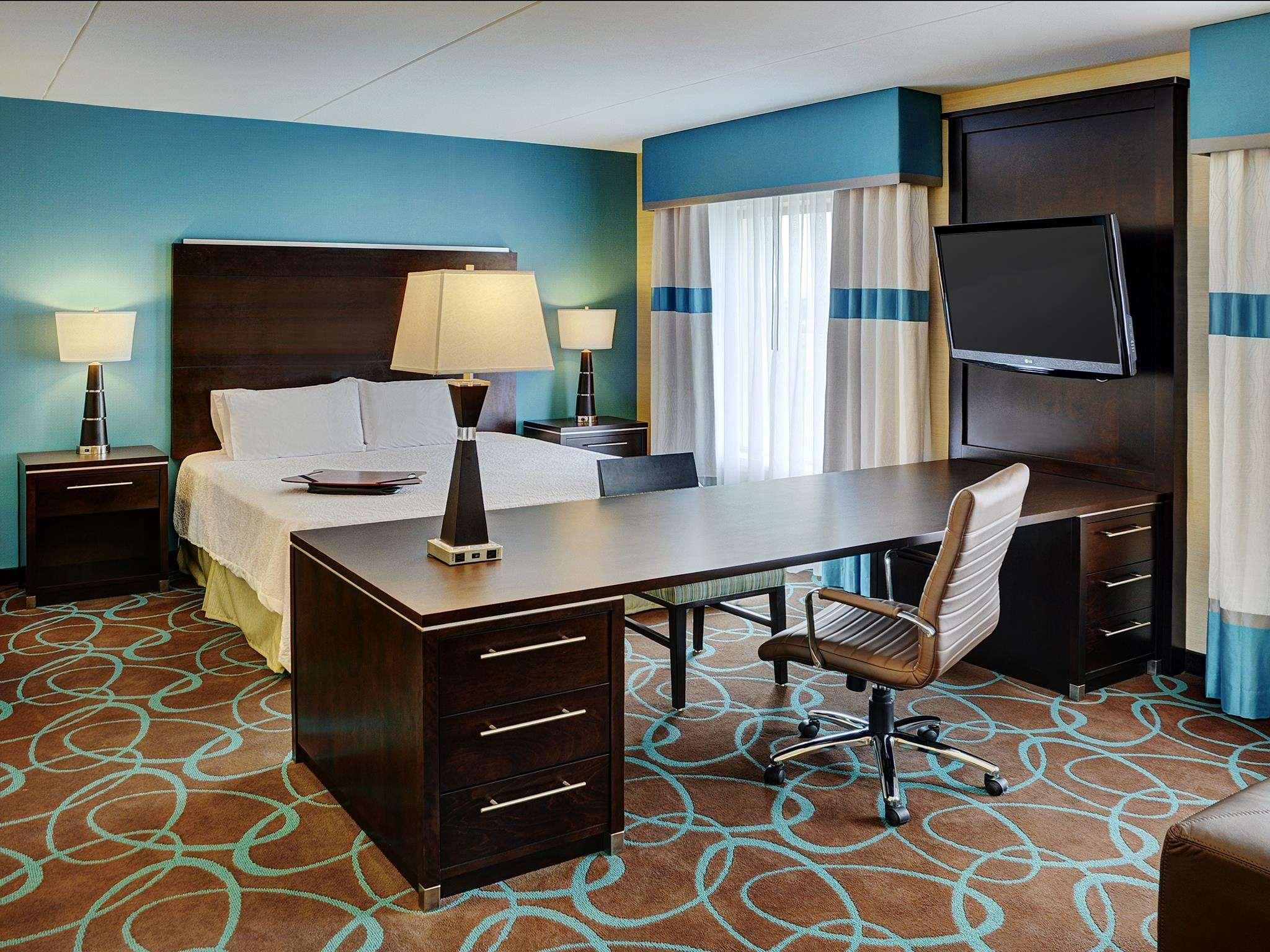 Hampton Inn By Hilton Winnipeg Exterior photo