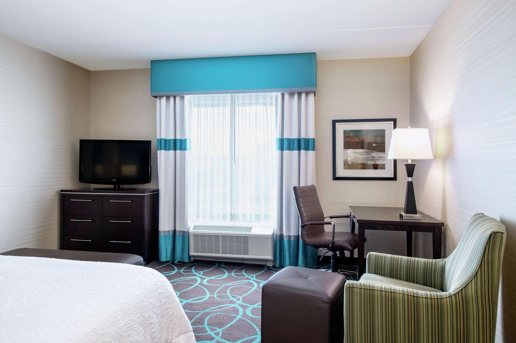 Hampton Inn By Hilton Winnipeg Exterior photo