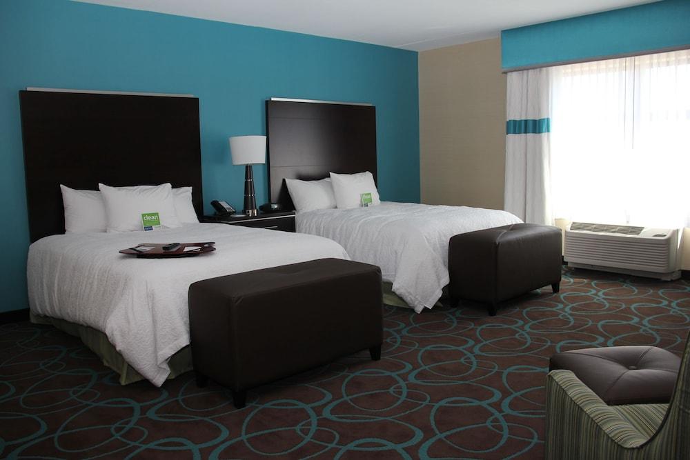 Hampton Inn By Hilton Winnipeg Exterior photo