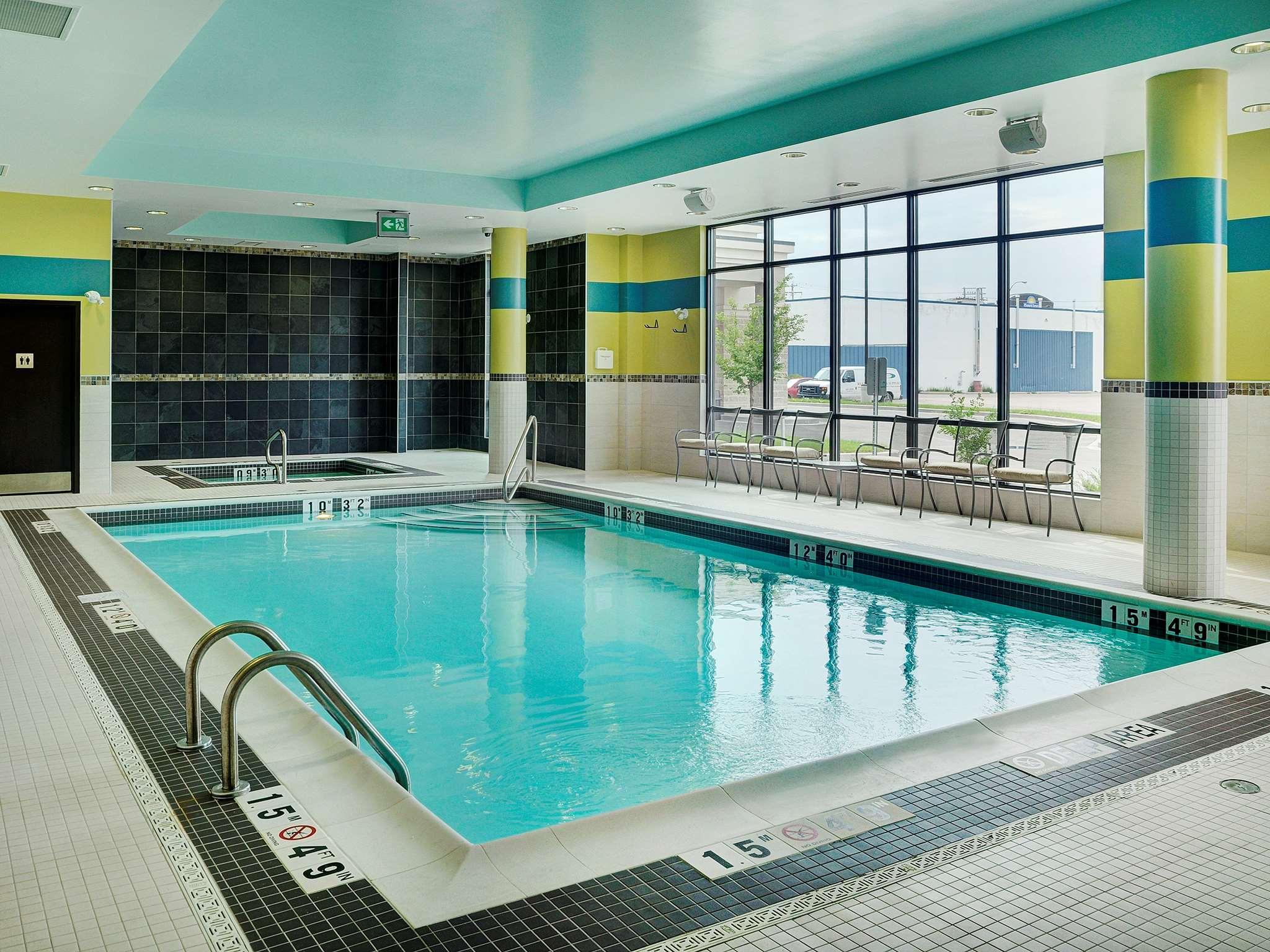 Hampton Inn By Hilton Winnipeg Exterior photo