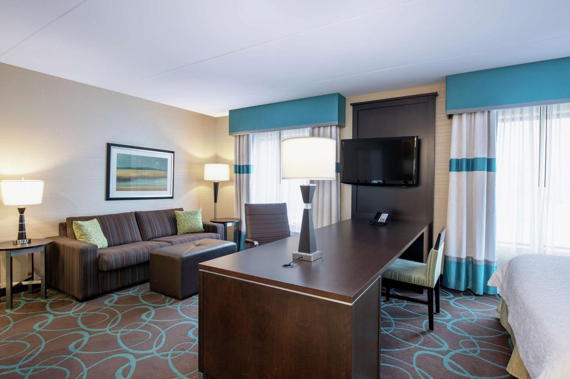 Hampton Inn By Hilton Winnipeg Exterior photo
