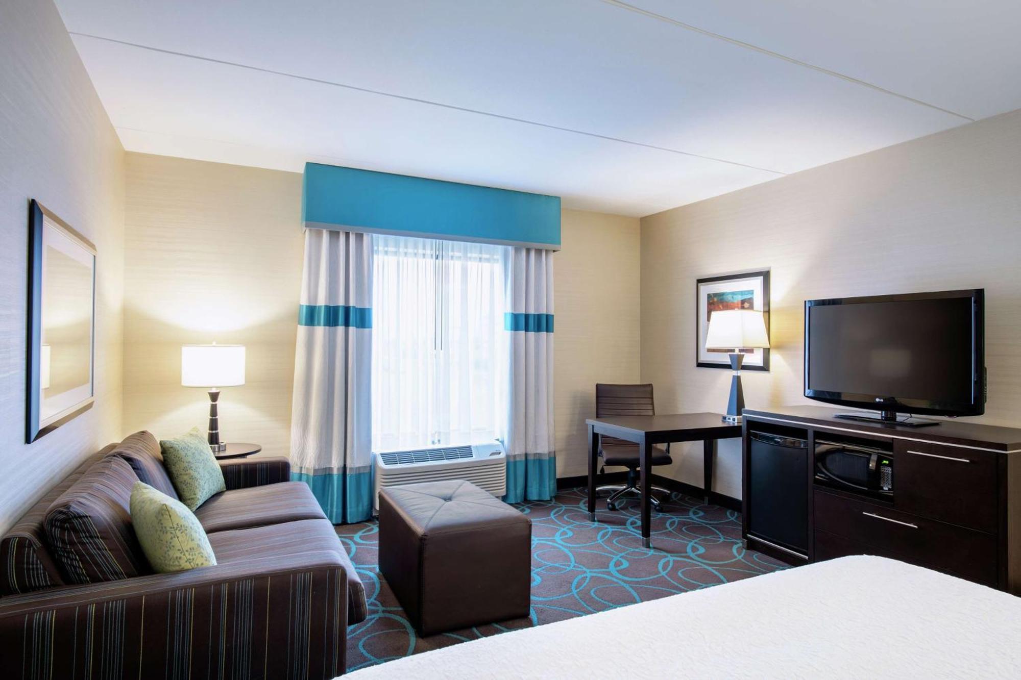 Hampton Inn By Hilton Winnipeg Exterior photo