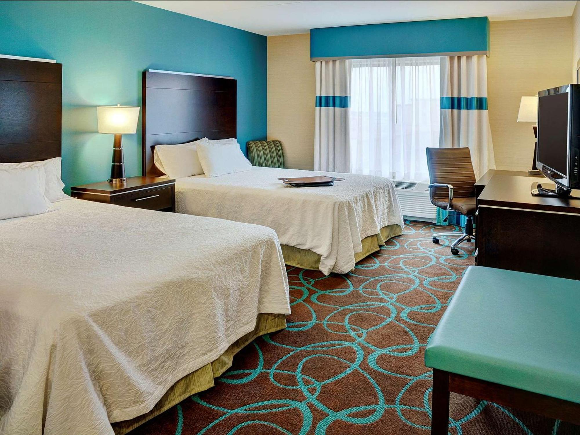 Hampton Inn By Hilton Winnipeg Exterior photo