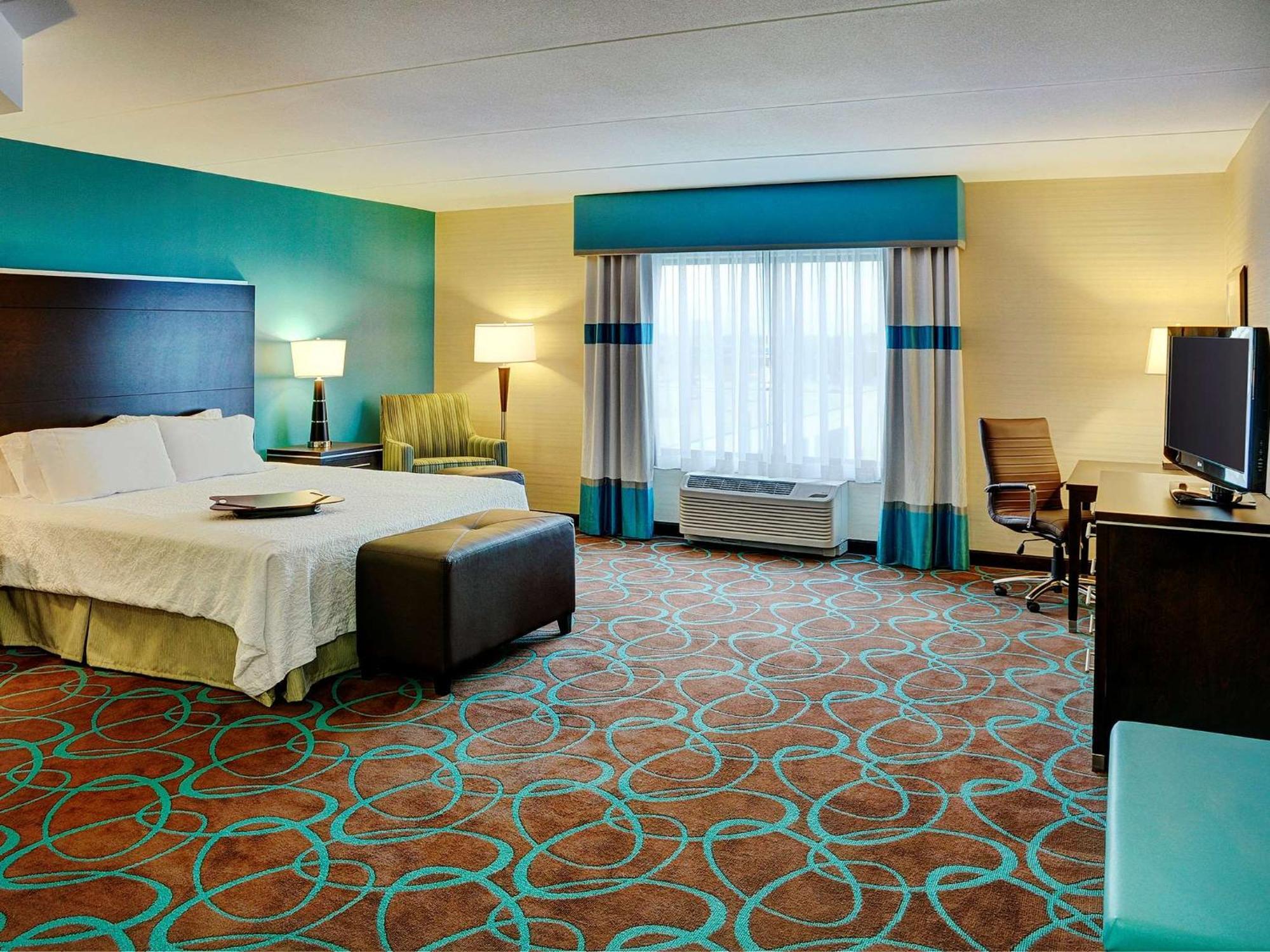 Hampton Inn By Hilton Winnipeg Exterior photo