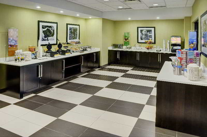 Hampton Inn By Hilton Winnipeg Exterior photo