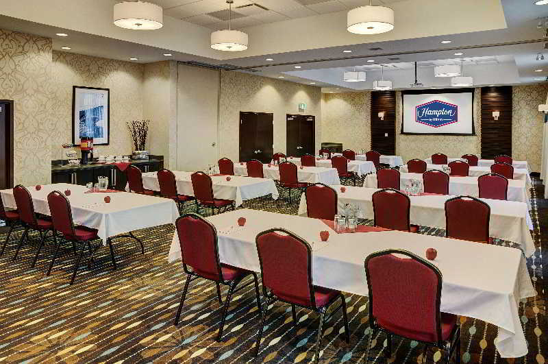 Hampton Inn By Hilton Winnipeg Exterior photo